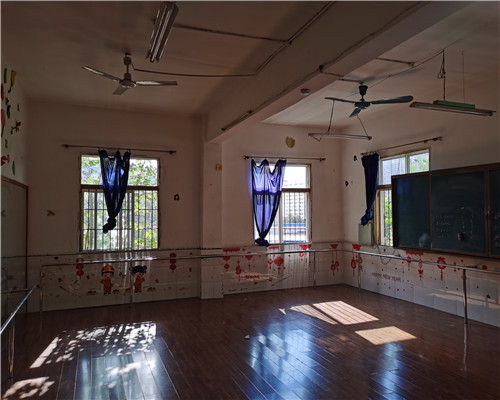 �W(xu��)У�̌W(xu��)�Ƿ��ݿ���z�y(c��)���Ă�(g��)���T(m��n)